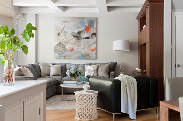 64-05 Yellowstone Boulevard, Unit TH105 Queens, NY 11375 - Photo 4 of 25 a living room with furniture and a potted plant