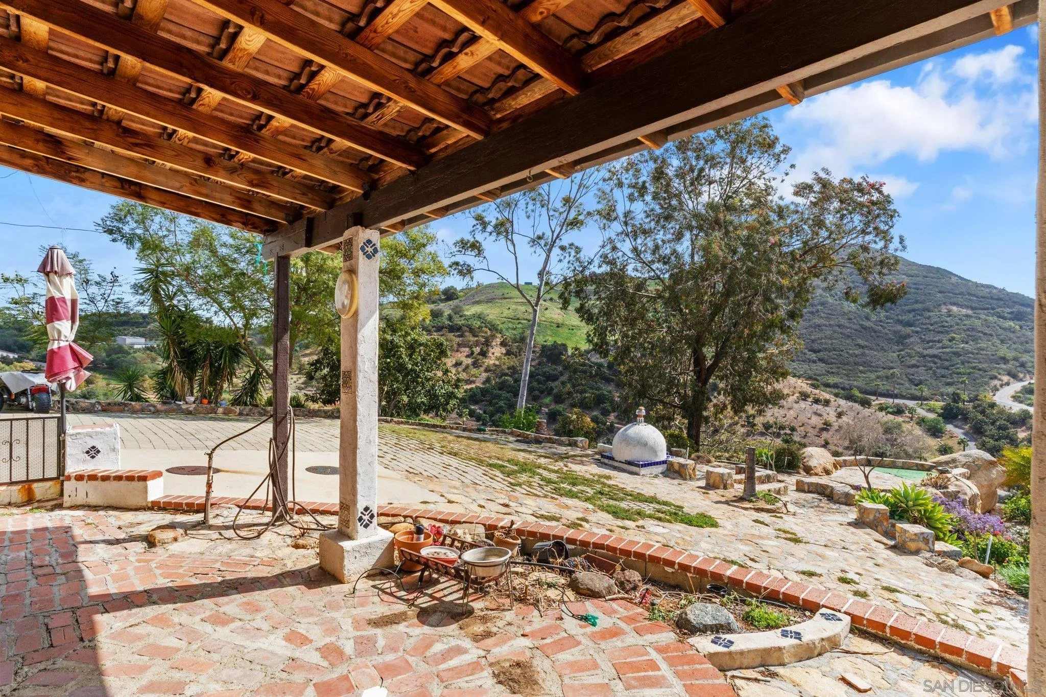 9202 Moon Ridge Road Fallbrook, CA 92028 - Photo 28 of 44 a room with trees and stairs