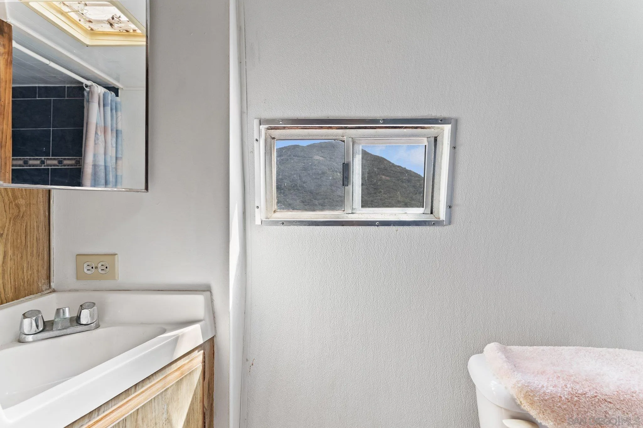 9202 Moon Ridge Road Fallbrook, CA 92028 - Photo 39 of 44 a bathroom with a sink a toilet and shower