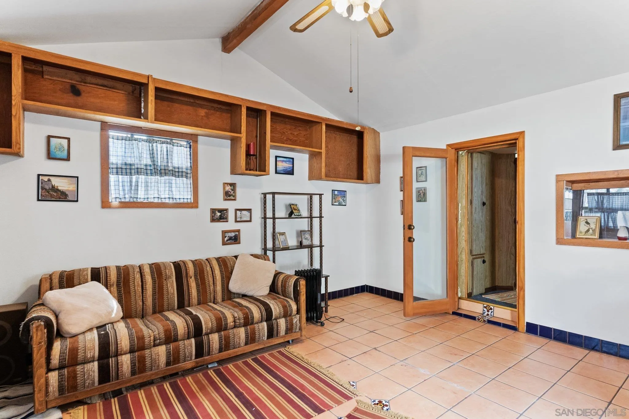 9202 Moon Ridge Road Fallbrook, CA 92028 - Photo 40 of 44 a living room with furniture