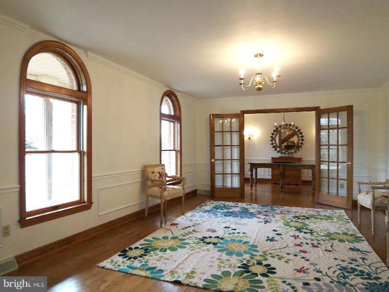 1602 Pious Ridge Road Berkeley Springs, WV 25411 - Photo 12 of 30 Living Room