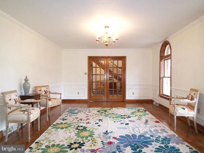 1602 Pious Ridge Road Berkeley Springs, WV 25411 - Photo 18 of 30 Living Room
