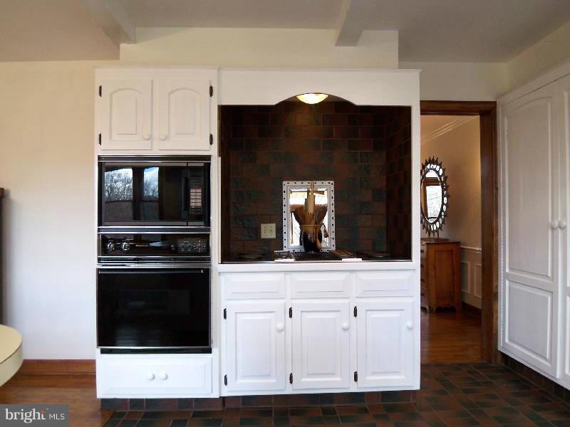 1602 Pious Ridge Road Berkeley Springs, WV 25411 - Photo 5 of 30 Kitchen