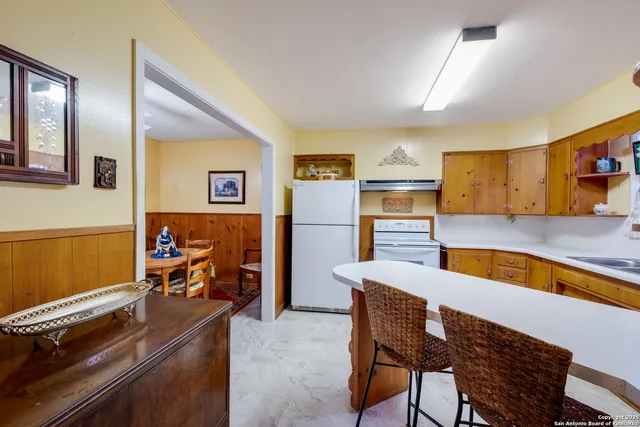 $665,000 | 461 Highway 173, Devine, TX 78016