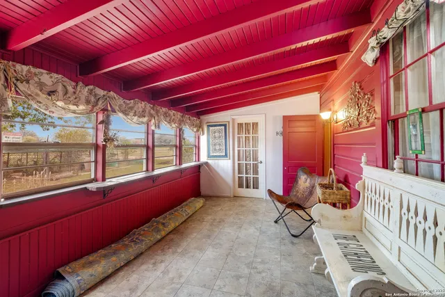 $665,000 | 461 Highway 173, Devine, TX 78016