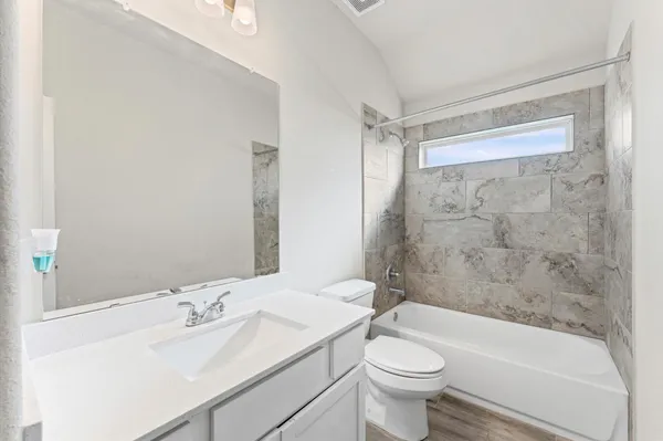 $2,300 | 1214 Mira Mar Court, Rosharon, TX 77583