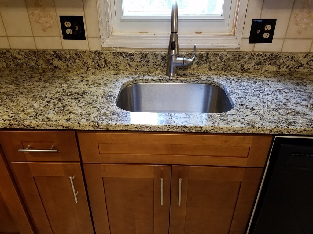 314 Chestnut Street Randolph, MA 02368 - Photo 5 of 24 Gallery Image 5