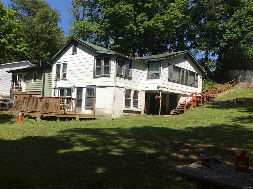 a view of a house with a big yard