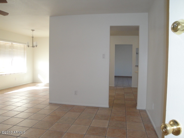 4234 East Apollo Road Phoenix, AZ 85042 - Photo 4 of 33 View of DR/Kitchen thru to FR from entry