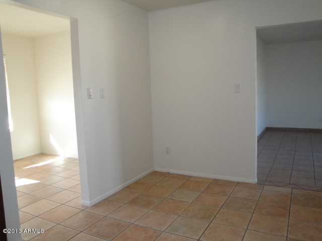 4234 East Apollo Road Phoenix, AZ 85042 - Photo 10 of 33 Space for table in kitchen