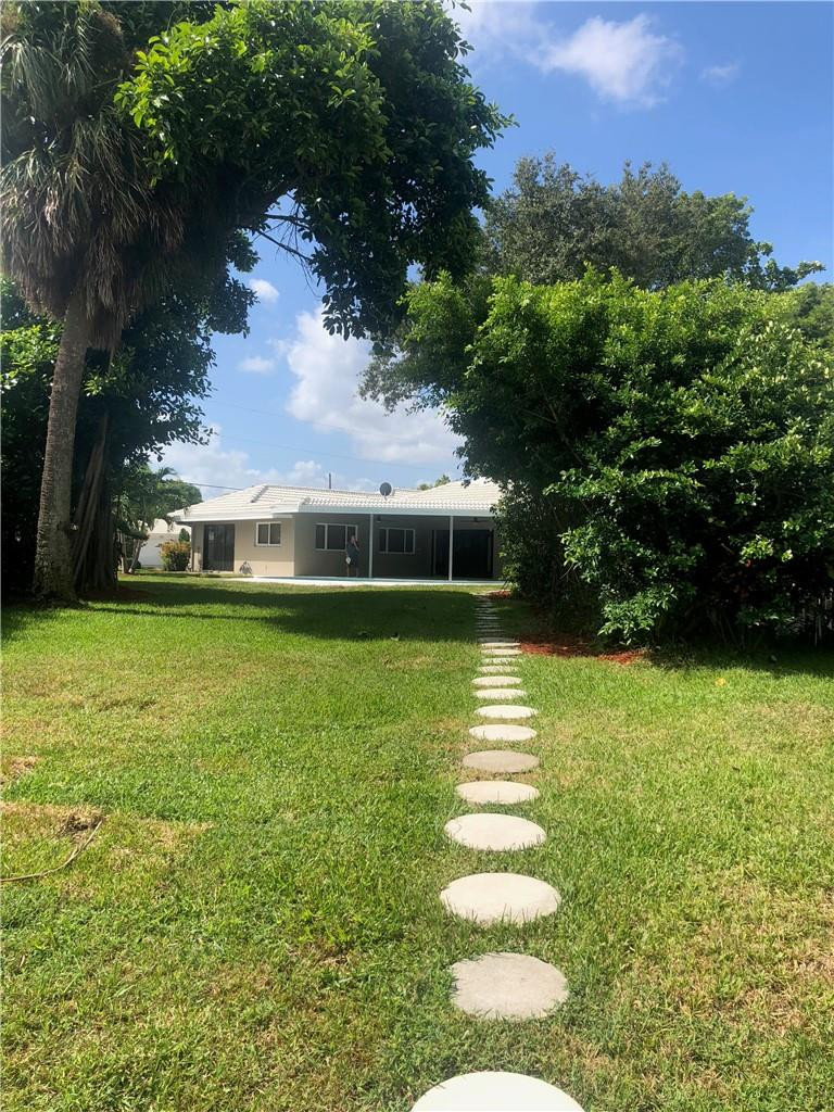 1230 Mulberry Way Boca Raton, FL 33486 - Photo 29 of 31 a swimming pool with an outdoor space