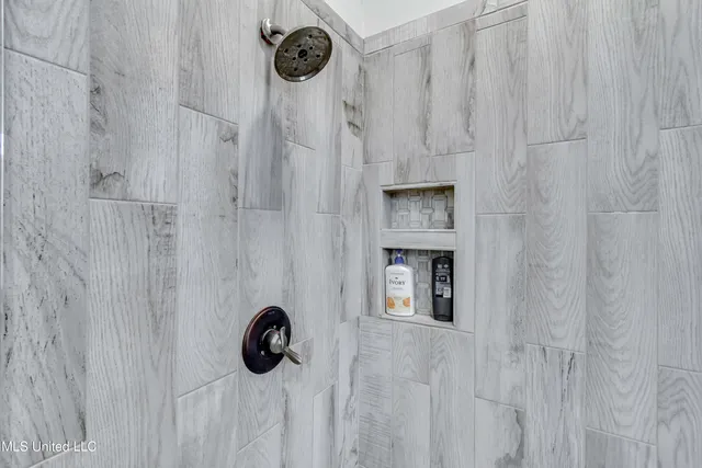 $370,000 | 221 Bayview Drive, Madison, MS 39110