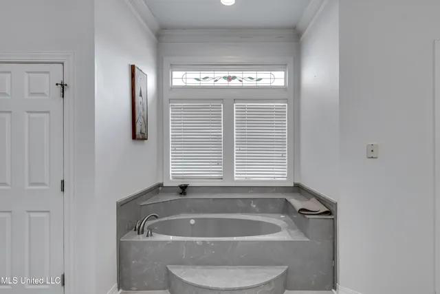 $370,000 | 221 Bayview Drive, Madison, MS 39110