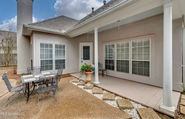 $370,000 | 221 Bayview Drive, Madison, MS 39110