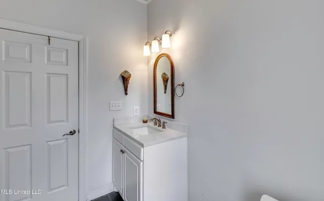 $370,000 | 221 Bayview Drive, Madison, MS 39110