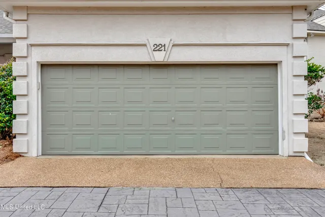 $370,000 | 221 Bayview Drive, Madison, MS 39110