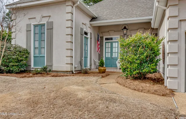 $370,000 | 221 Bayview Drive, Madison, MS 39110