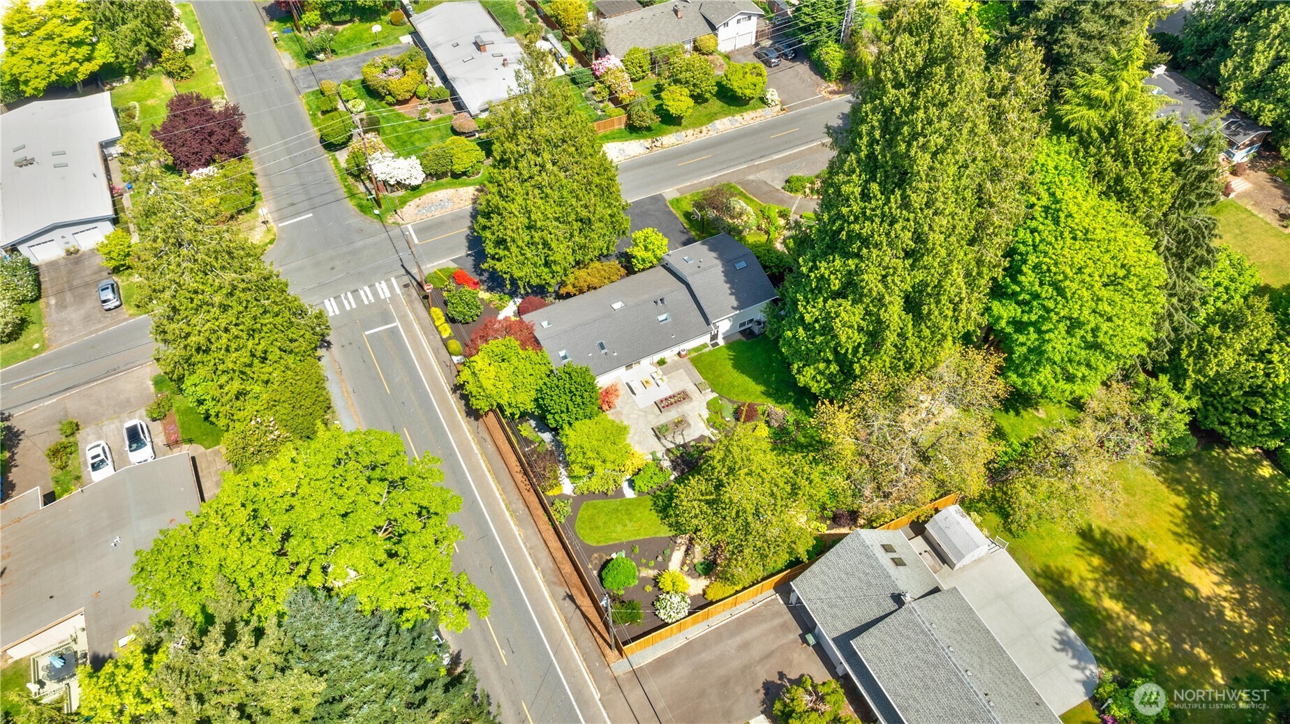 8320 188th Street Southwest Edmonds, WA 98026 - Photo 4 of 40