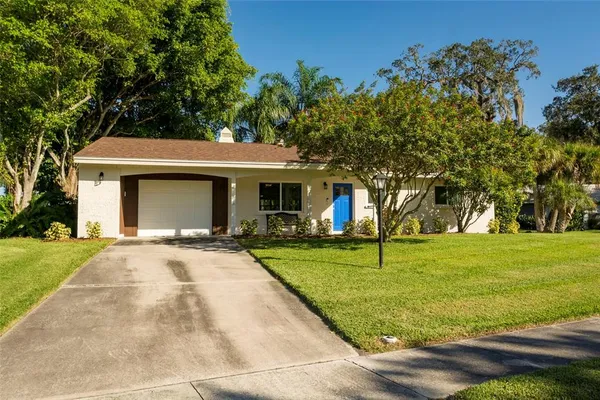 $2,950 | 3005 Chase Circle, Sarasota, FL 34231