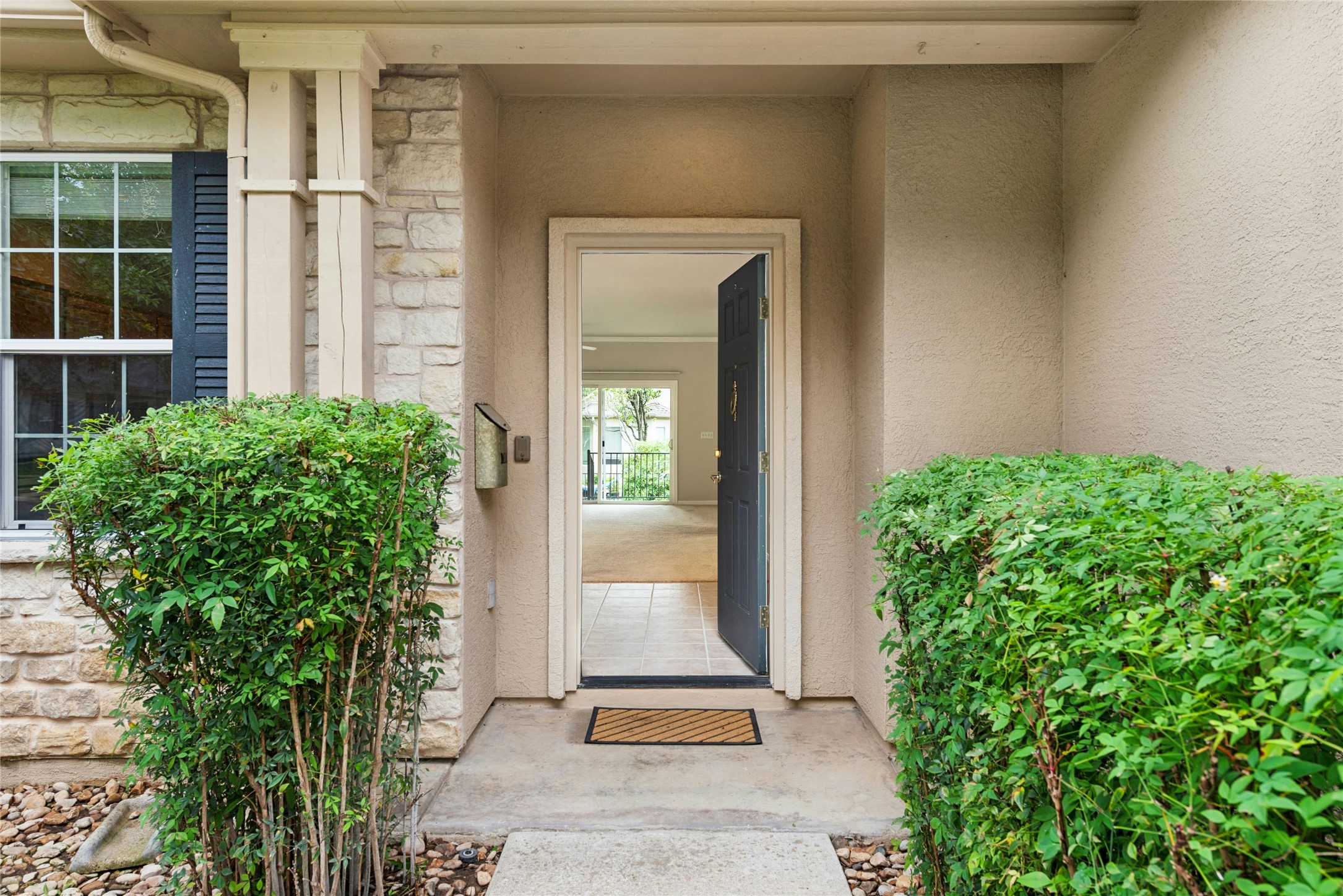 402 Colorado River Road Georgetown, TX 78633 - Photo 3 of 32 Front Entry