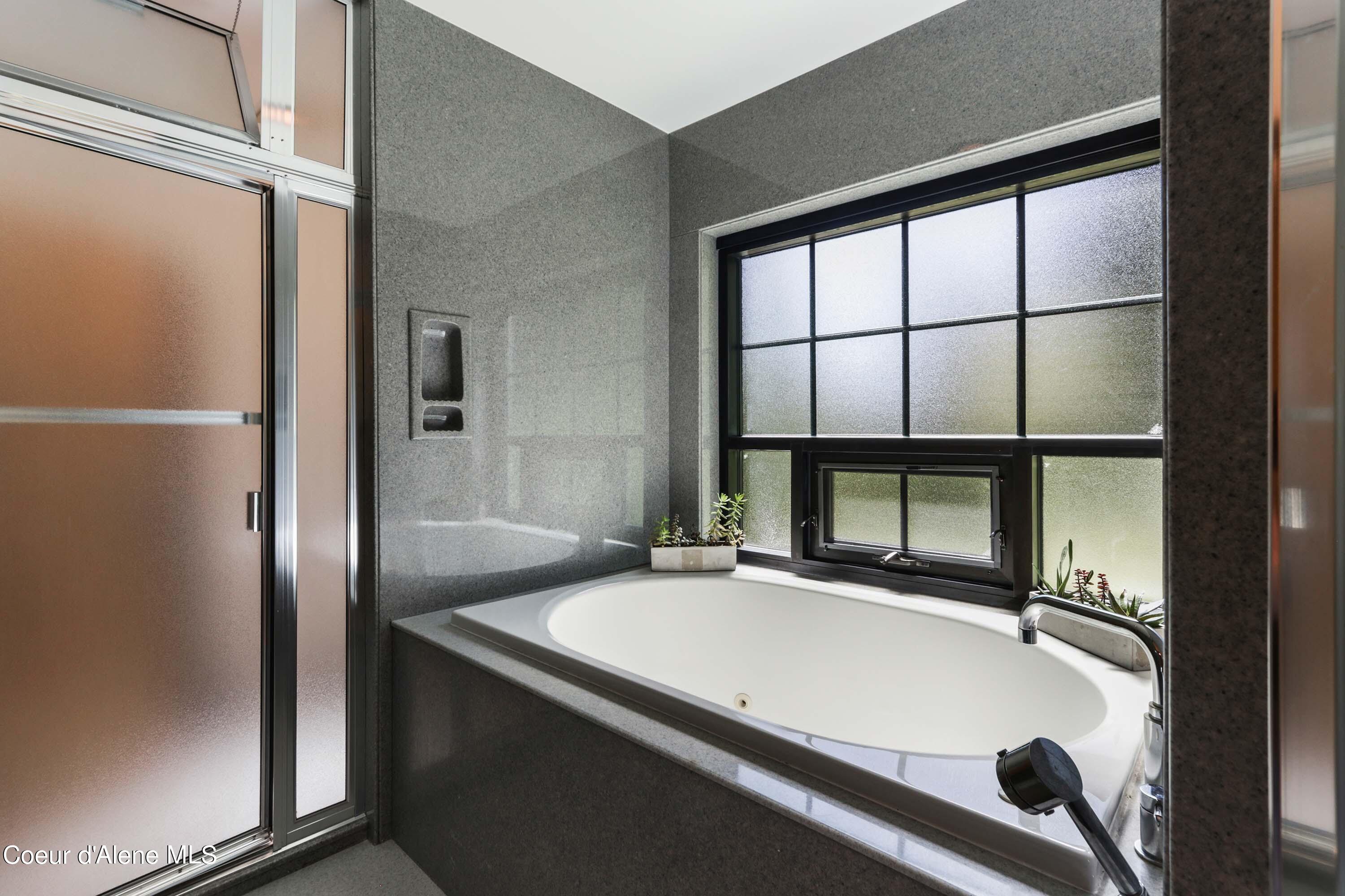 677 Telemark Road, Unit 1 Sandpoint, ID 83864 - Photo 28 of 49 Master Bathroom to Soaking Tub