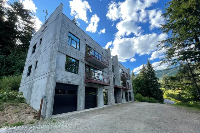 $939,000 | 677 Telemark Road, Unit 1, Sandpoint, ID 83864