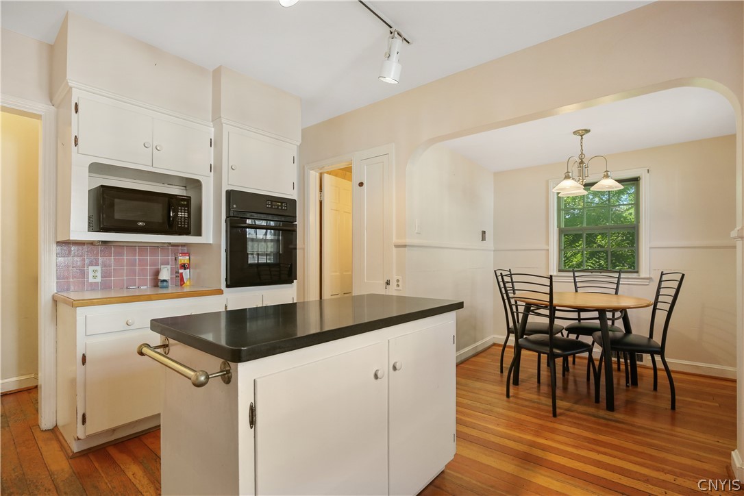 314 Deforest Road Syracuse, NY 13214 - Photo 10 of 40 What an adorable breakfast nook!