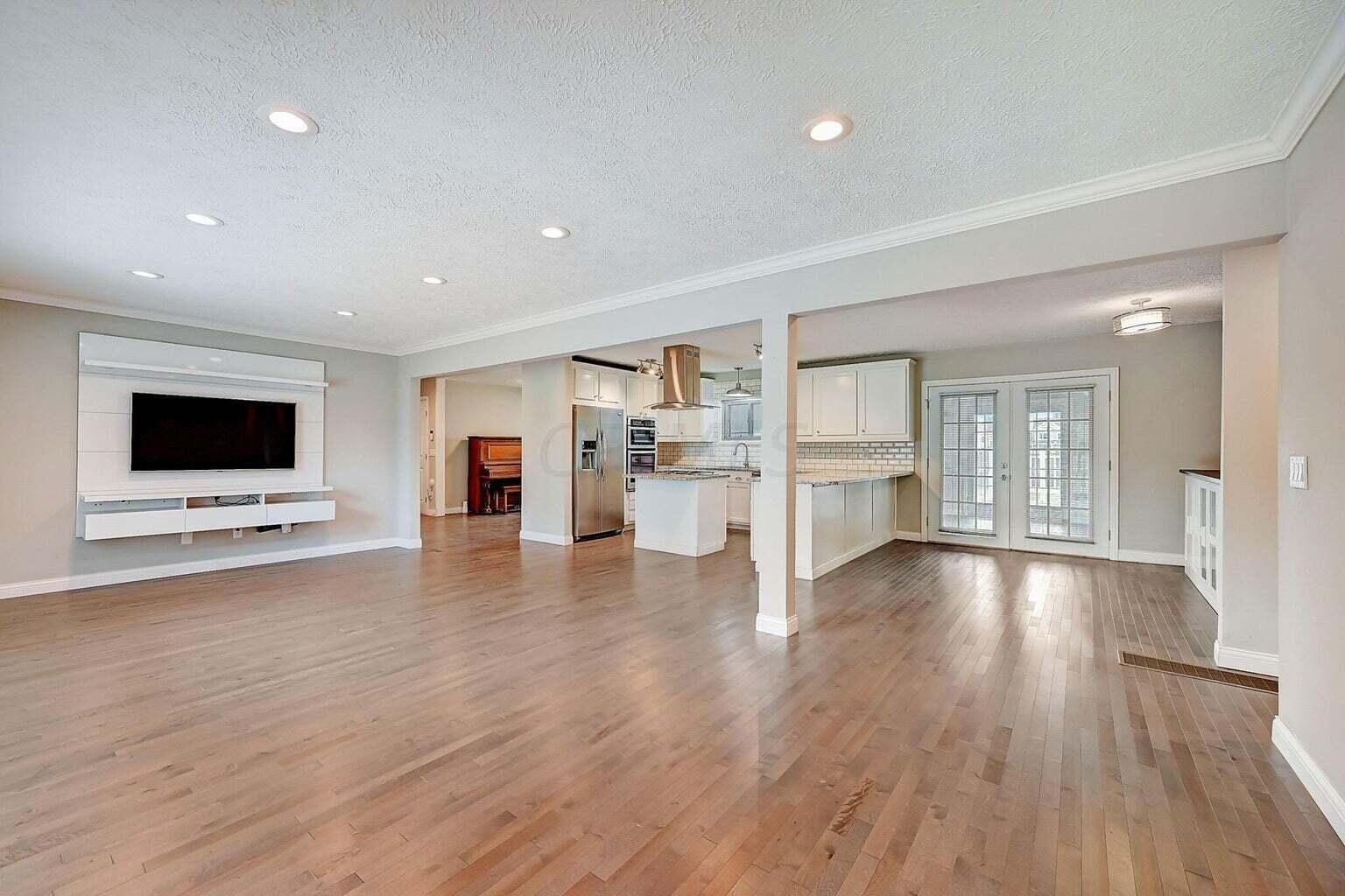 2523 McCutcheon Road Columbus, OH 43219 - Photo 3 of 43 20230725195715621820000000-o