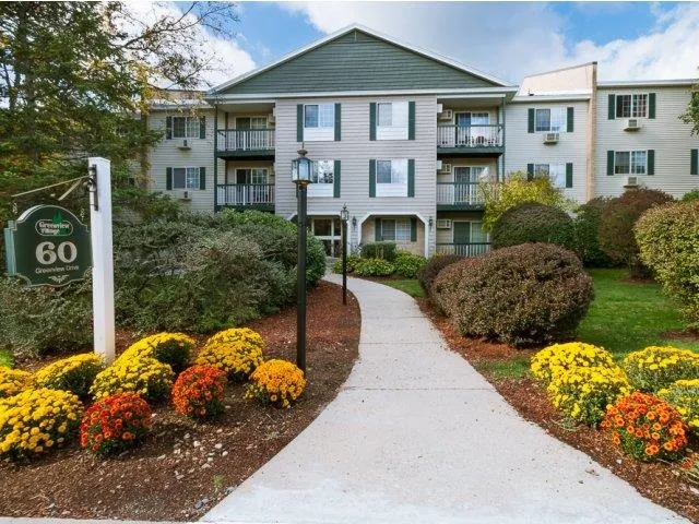 $1,965 | 25 Greenview Drive, Manchester, NH 03102