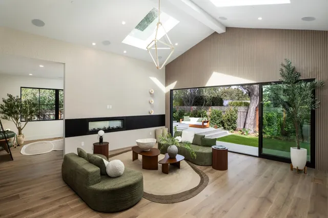 $9,385,000 | 1866 Valparaiso Avenue, Menlo Park, CA 94025