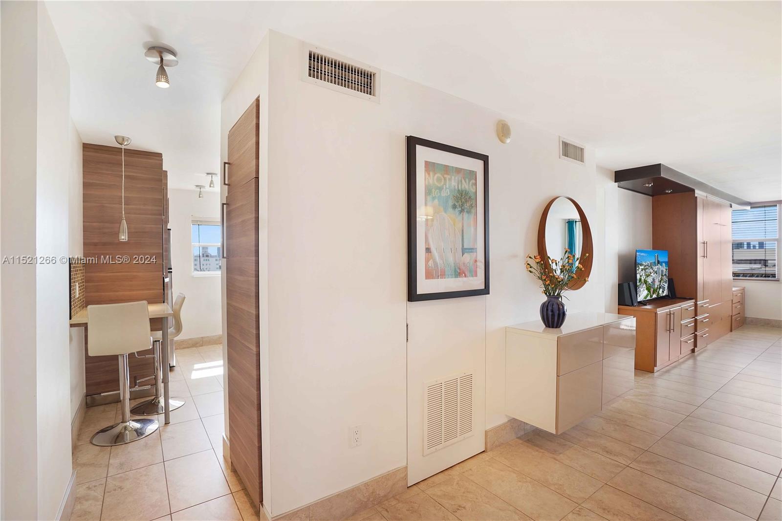 245 18th Street, Unit 902 Miami Beach, FL 33139 - Photo 17 of 54