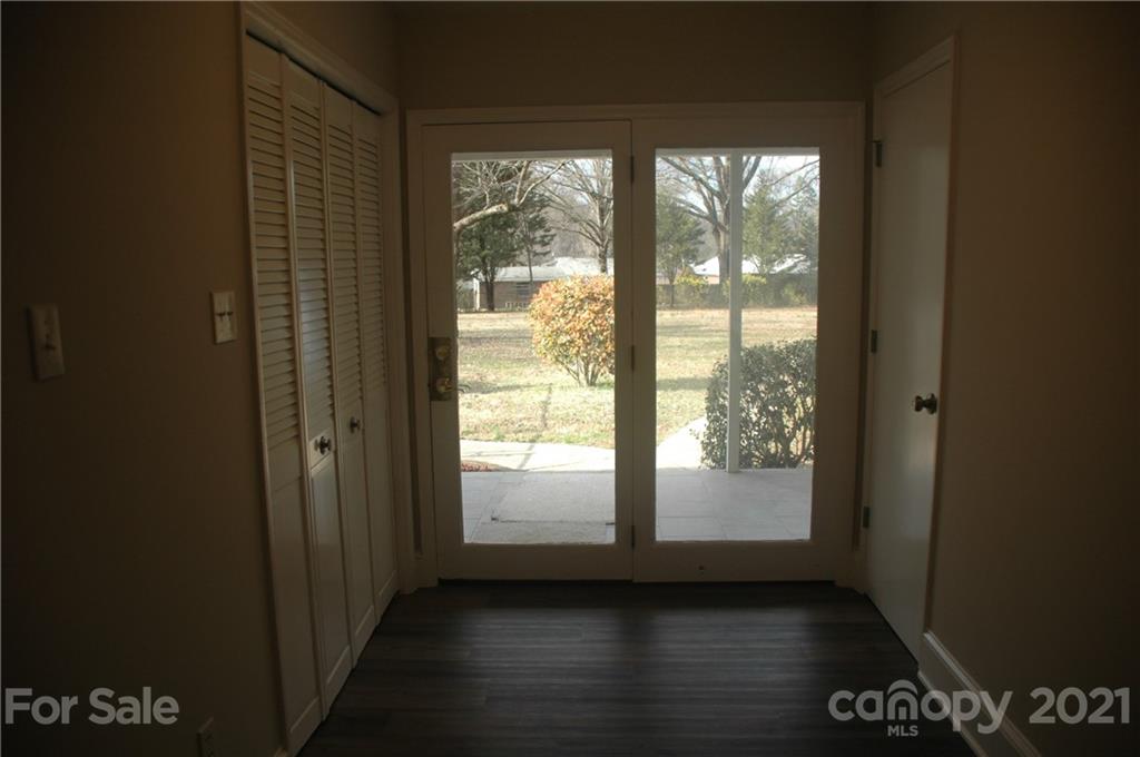 521 Gray Drive Charlotte, NC 28213 - Photo 3 of 34 a view of hallway with windows