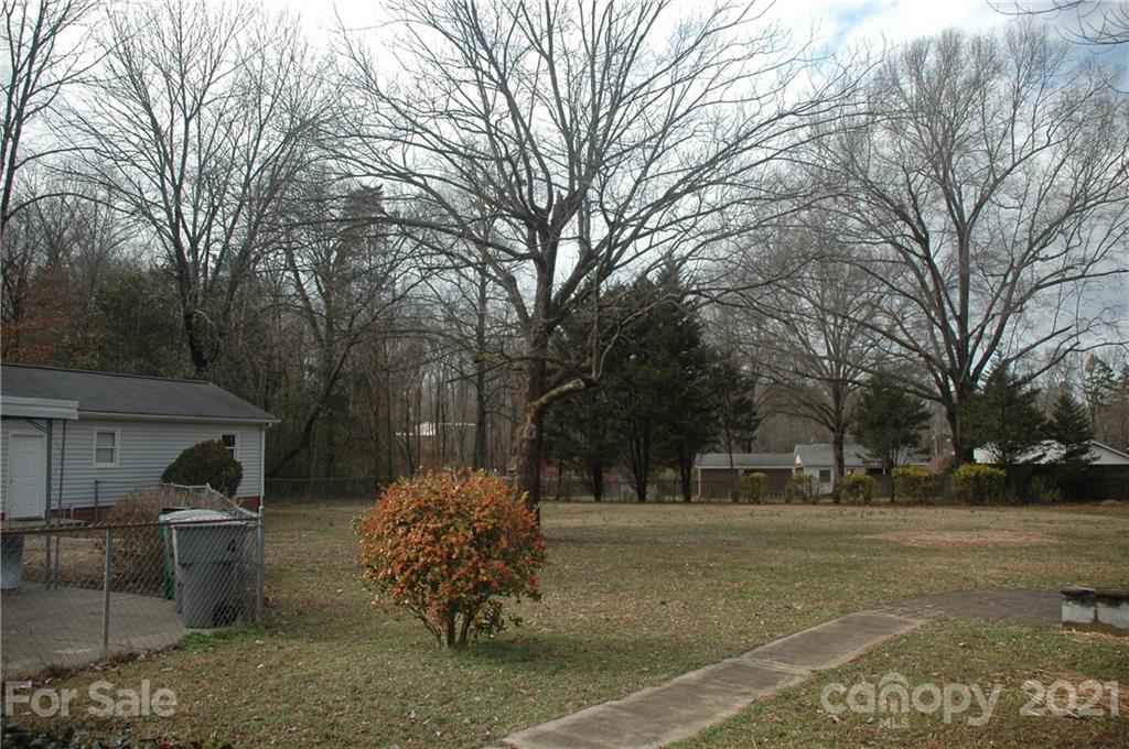 521 Gray Drive Charlotte, NC 28213 - Photo 27 of 34 a view of a outdoor space