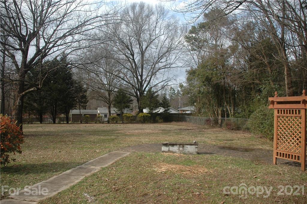 521 Gray Drive Charlotte, NC 28213 - Photo 28 of 34 a view of a yard with trees