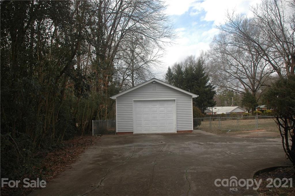521 Gray Drive Charlotte, NC 28213 - Photo 31 of 34 a view of garage and yard