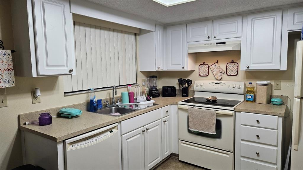 1444 Ridge Lake Court Lakeland, FL 33801 - Photo 11 of 13