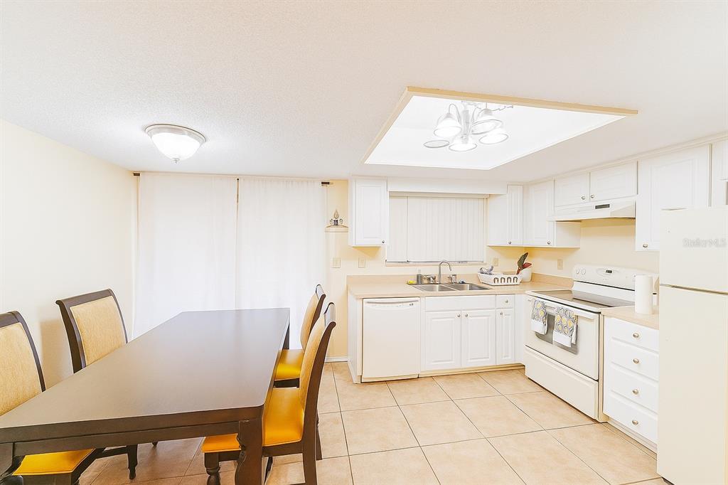 1444 Ridge Lake Court Lakeland, FL 33801 - Photo 3 of 13