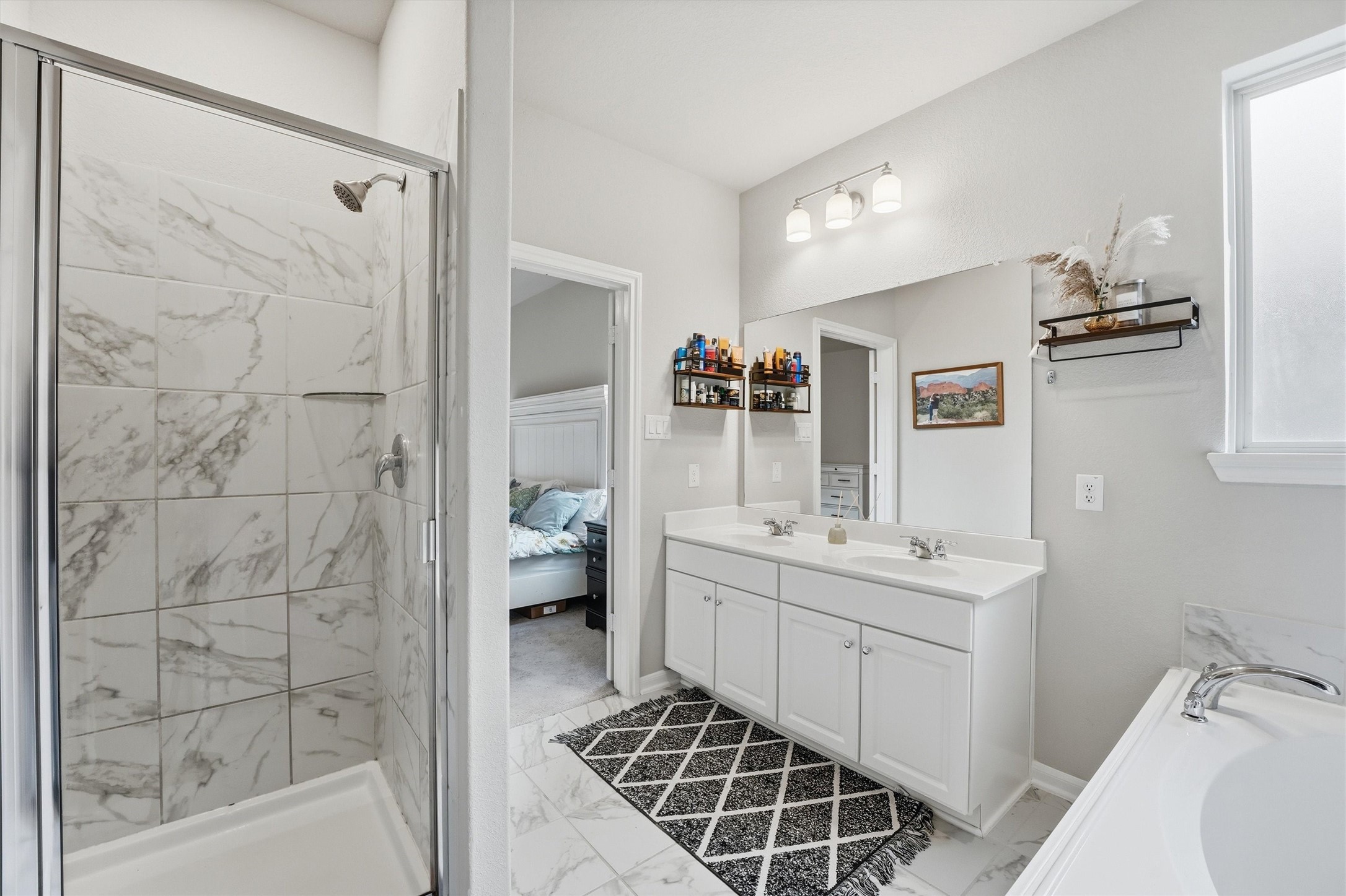 2130 Shellbark Way La Marque, TX 77568 - Photo 13 of 30 Primary bath also includes a separate shower.