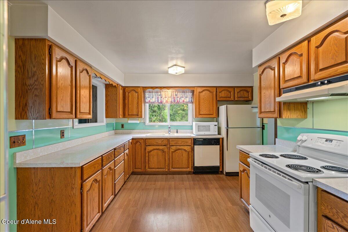 2122 Nine Mile Road, Unit B Wallace, ID 83873 - Photo 17 of 41 16-Kitchen