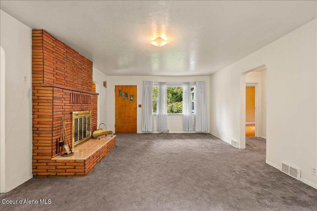 2122 Nine Mile Road, Unit B Wallace, ID 83873 - Photo 25 of 41 24-Family Room