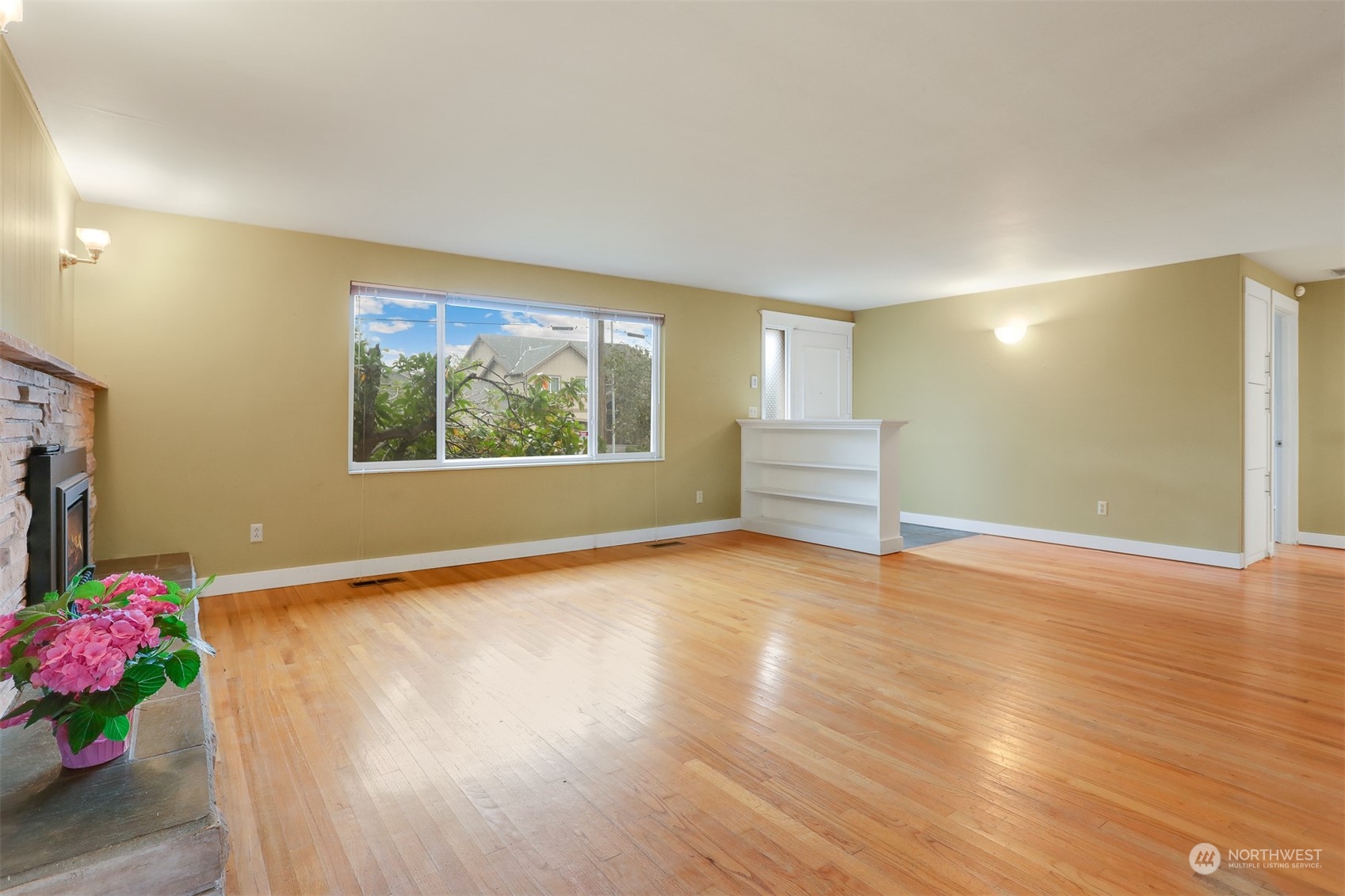 12446 155th Avenue Southeast Renton, WA 98059 - Photo 4 of 38 Gallery Image 4