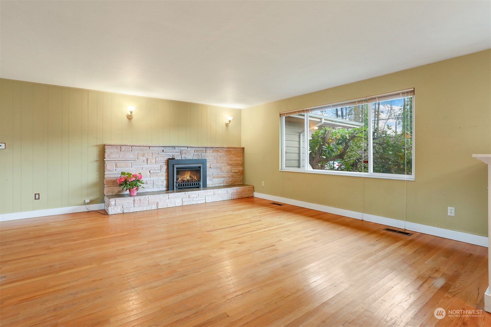 12446 155th Avenue Southeast Renton, WA 98059 - Photo 6 of 38 Gallery Image 6