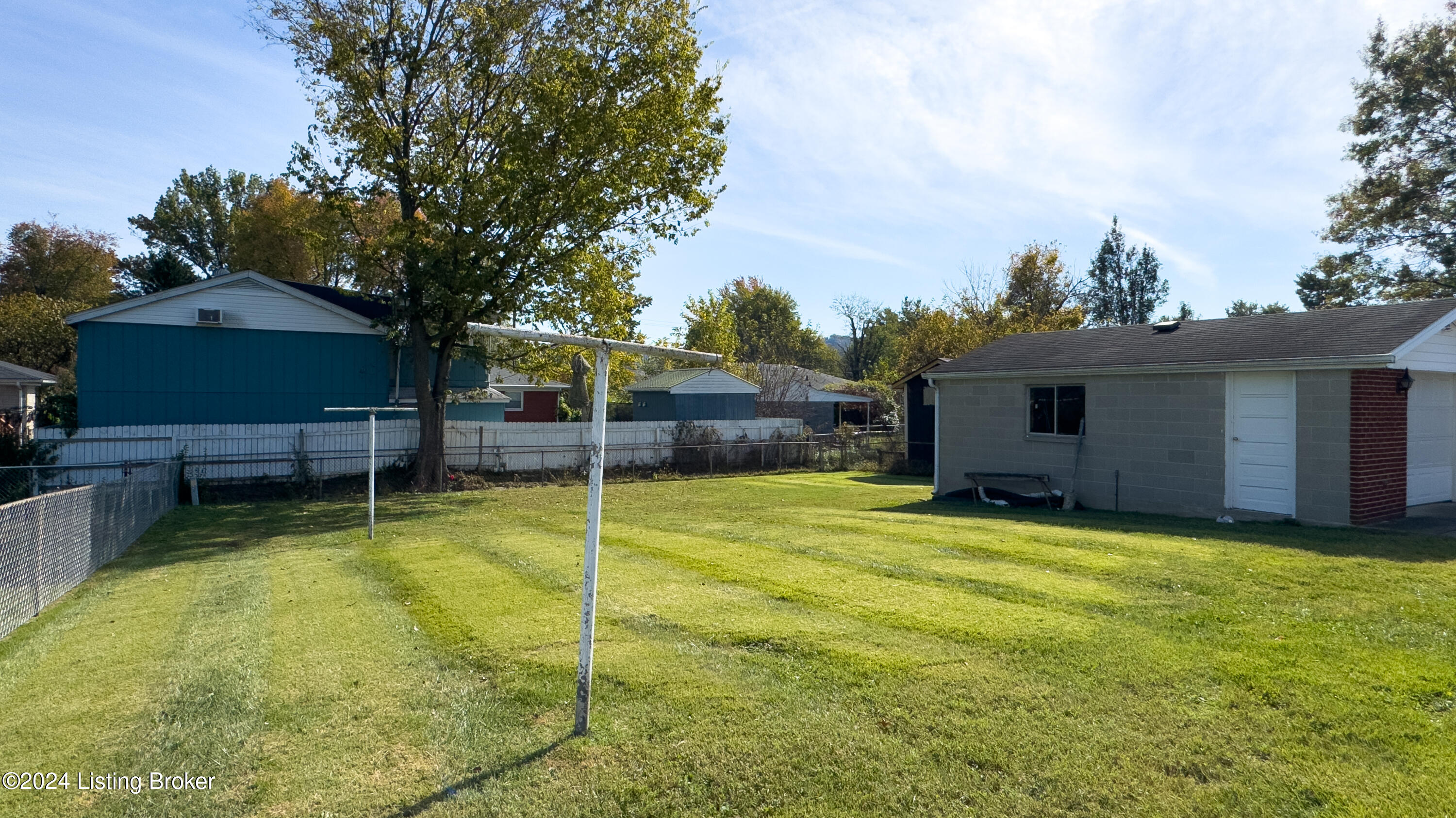 10913 Torrington Road Louisville, KY 40272 - Photo 35 of 39 10913 Torrington Rd-35