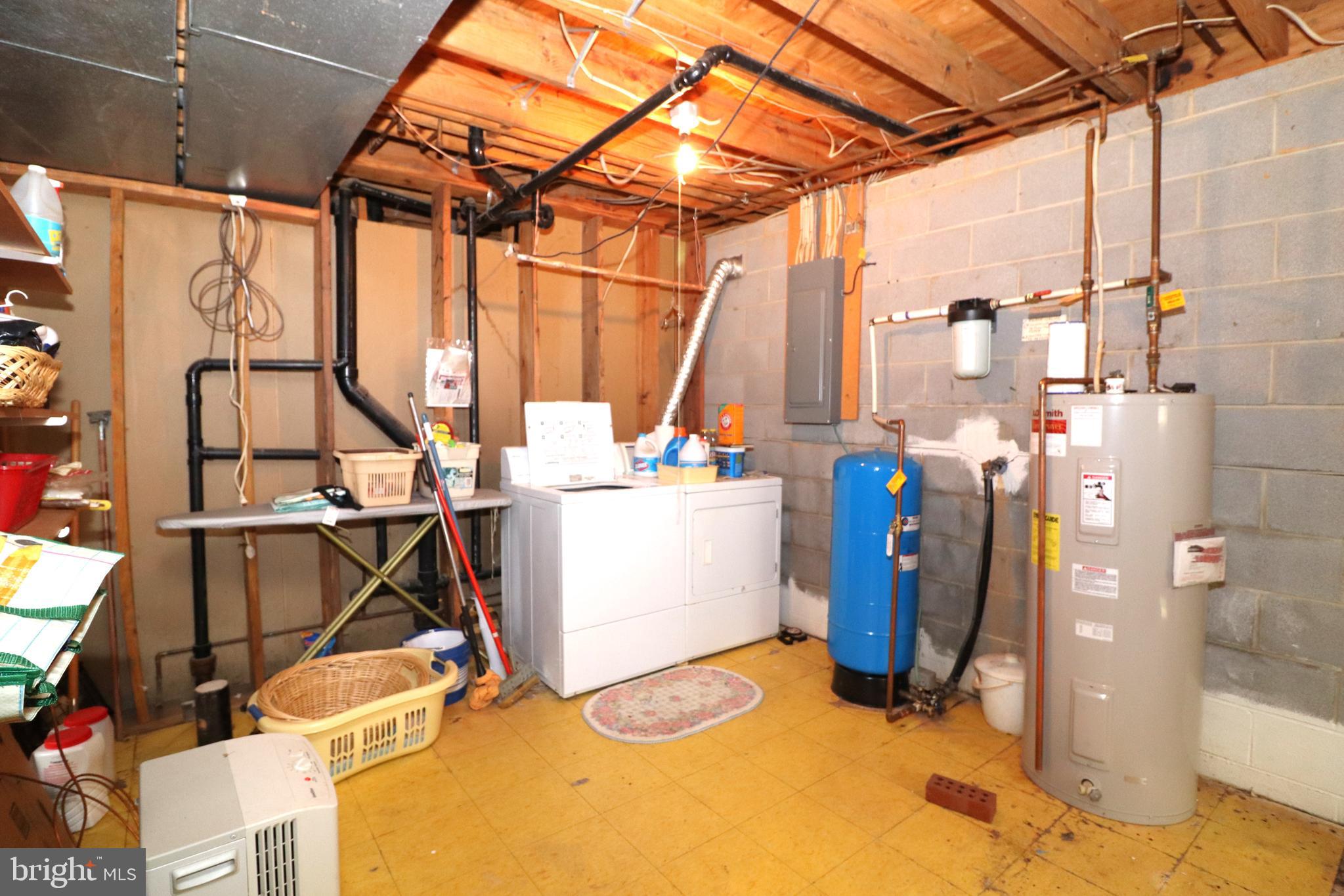 9305 Lees Ridge Road Warrenton, VA 20186 - Photo 28 of 40 Laundry utility area