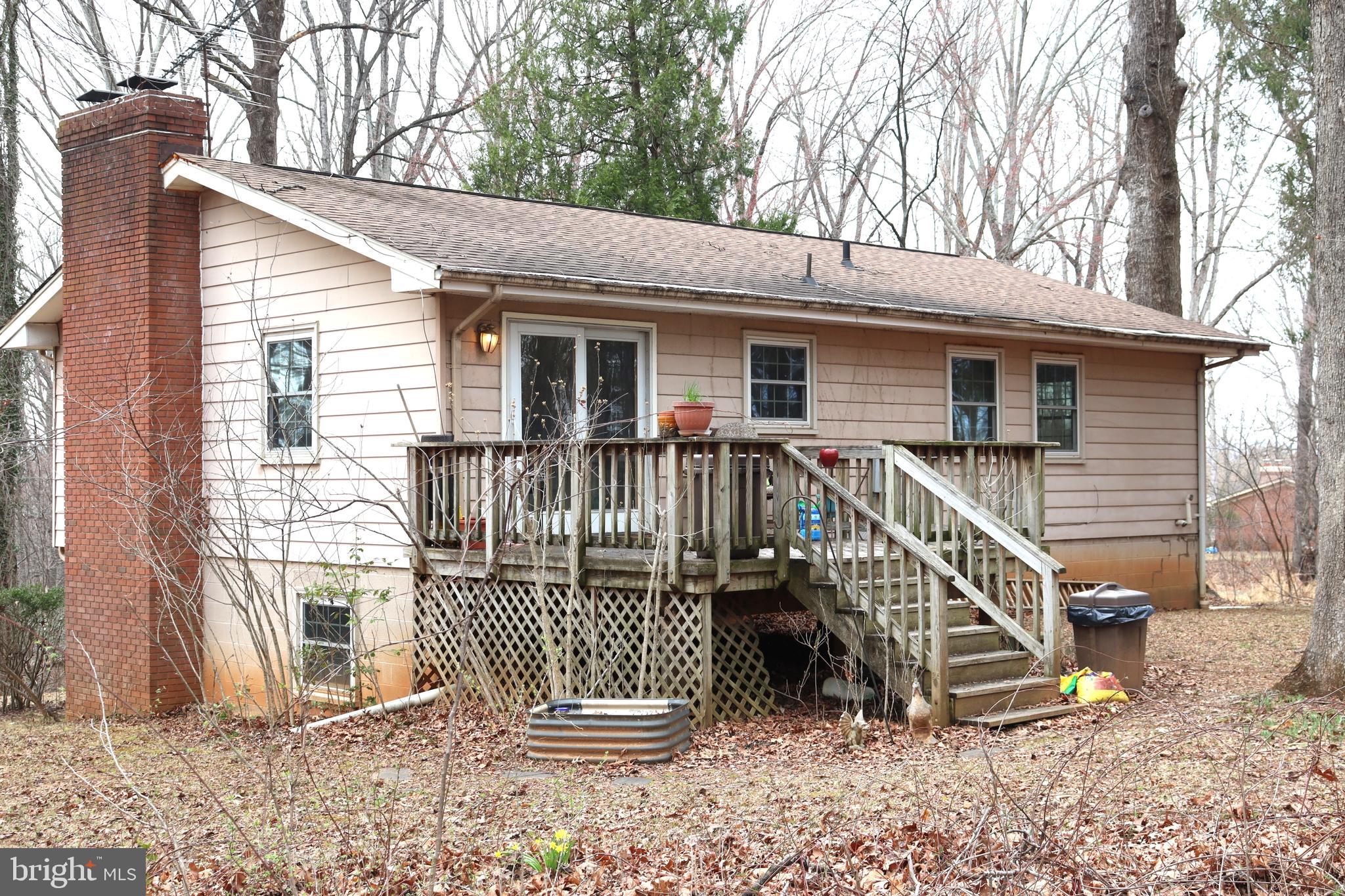 9305 Lees Ridge Road Warrenton, VA 20186 - Photo 29 of 40 Rear of home with deck