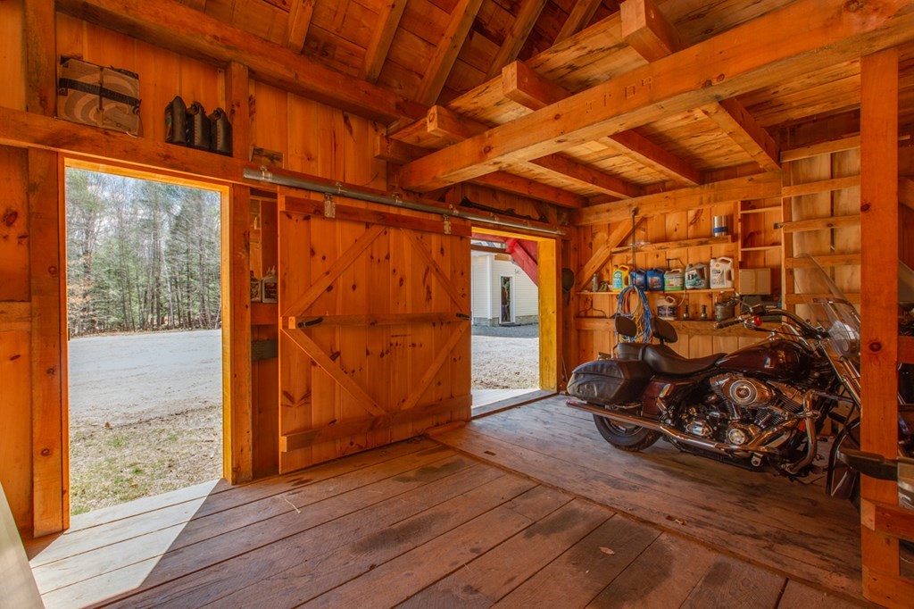 98 Middle Road Deerfield, NH 03037 - Photo 29 of 40