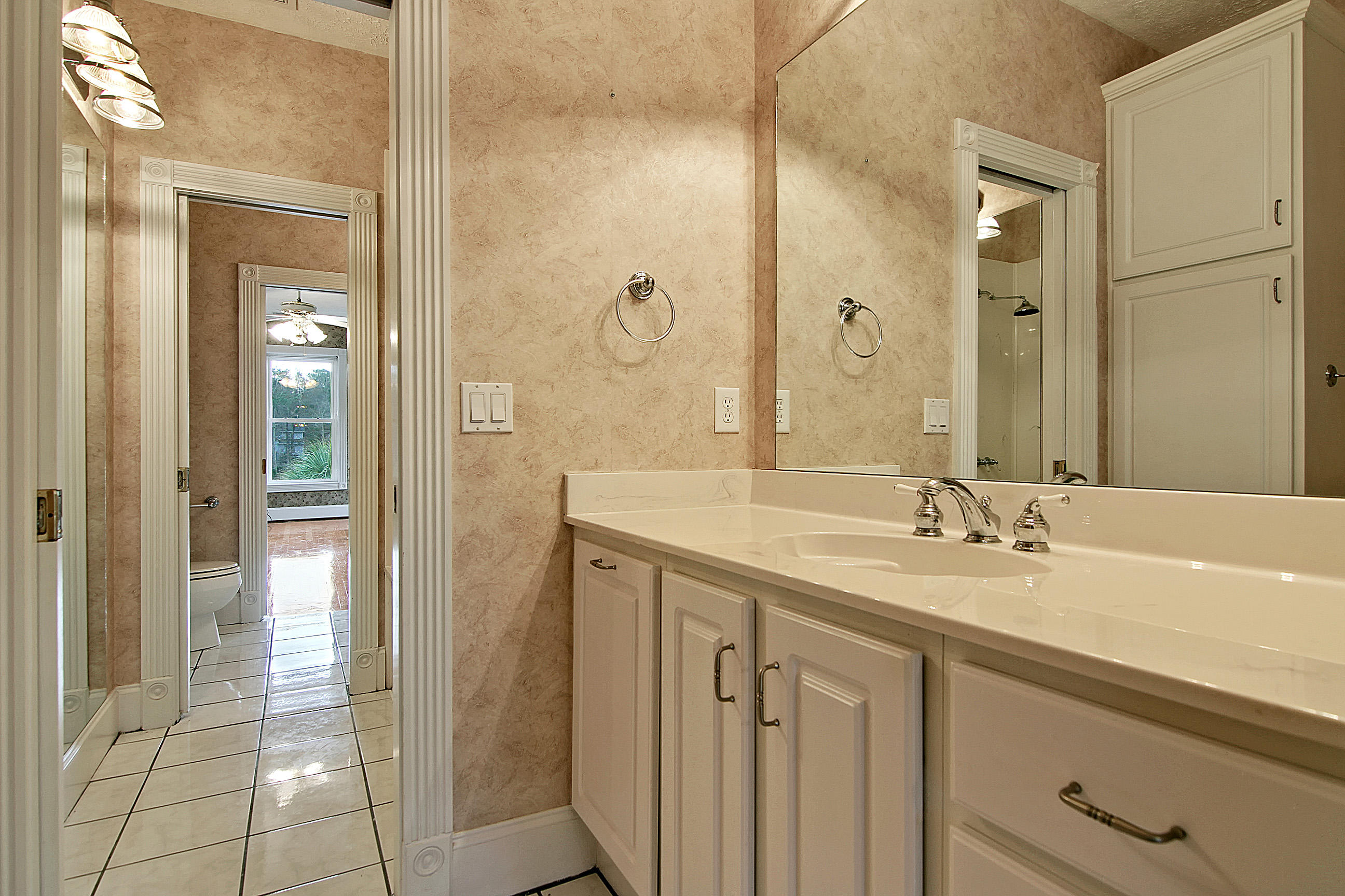 142 Old Winter Road Summerville, SC 29486 - Photo 19 of 56 Jack and Jill Bathroom
