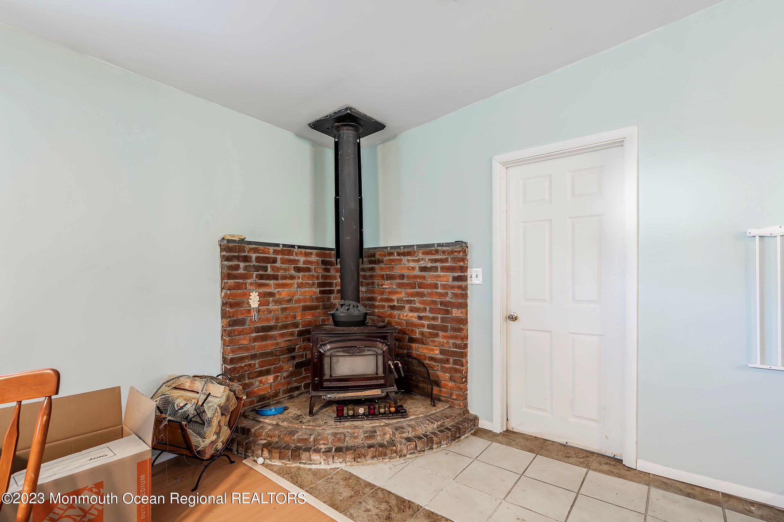 222 Wayside Road Neptune Township, NJ 07753 - Photo 6 of 34 19-Family 2