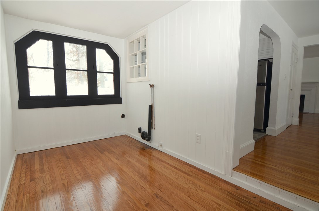 152 Edgehill Road Warwick, RI 02889 - Photo 18 of 24 Side entry mudroom with first floor laundry hookup