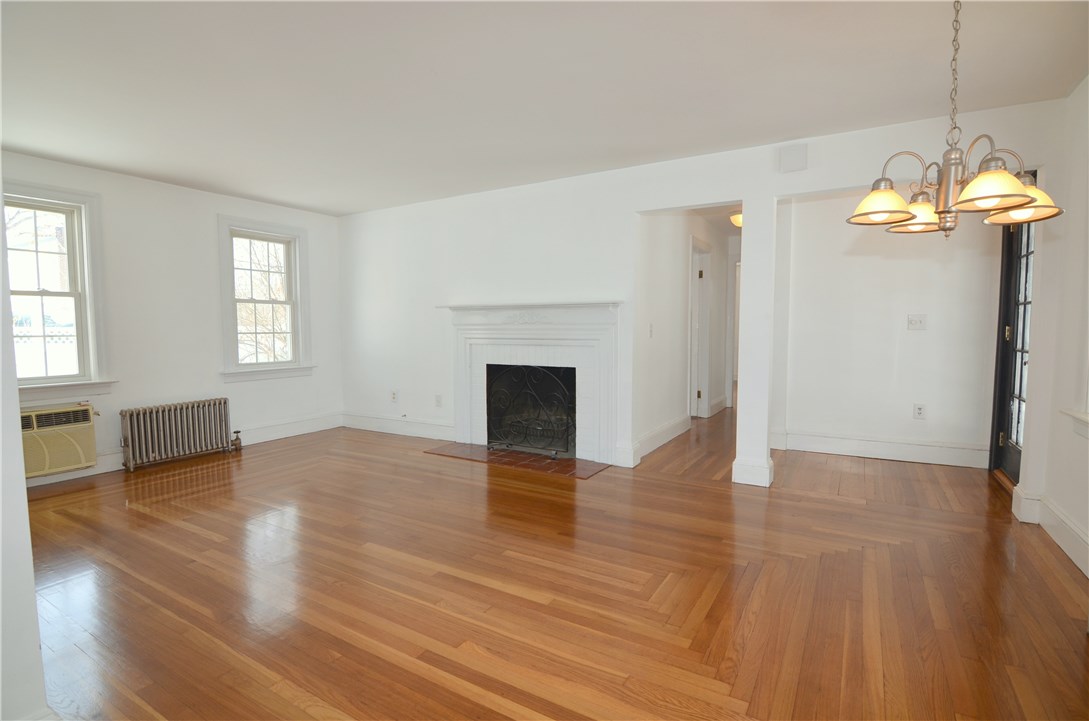 152 Edgehill Road Warwick, RI 02889 - Photo 5 of 24 Living Room